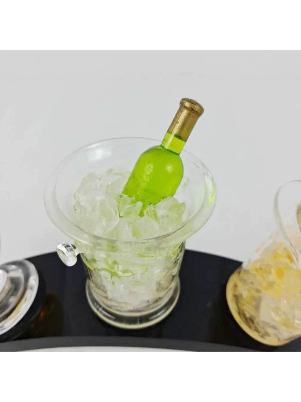Unbranded this lucite